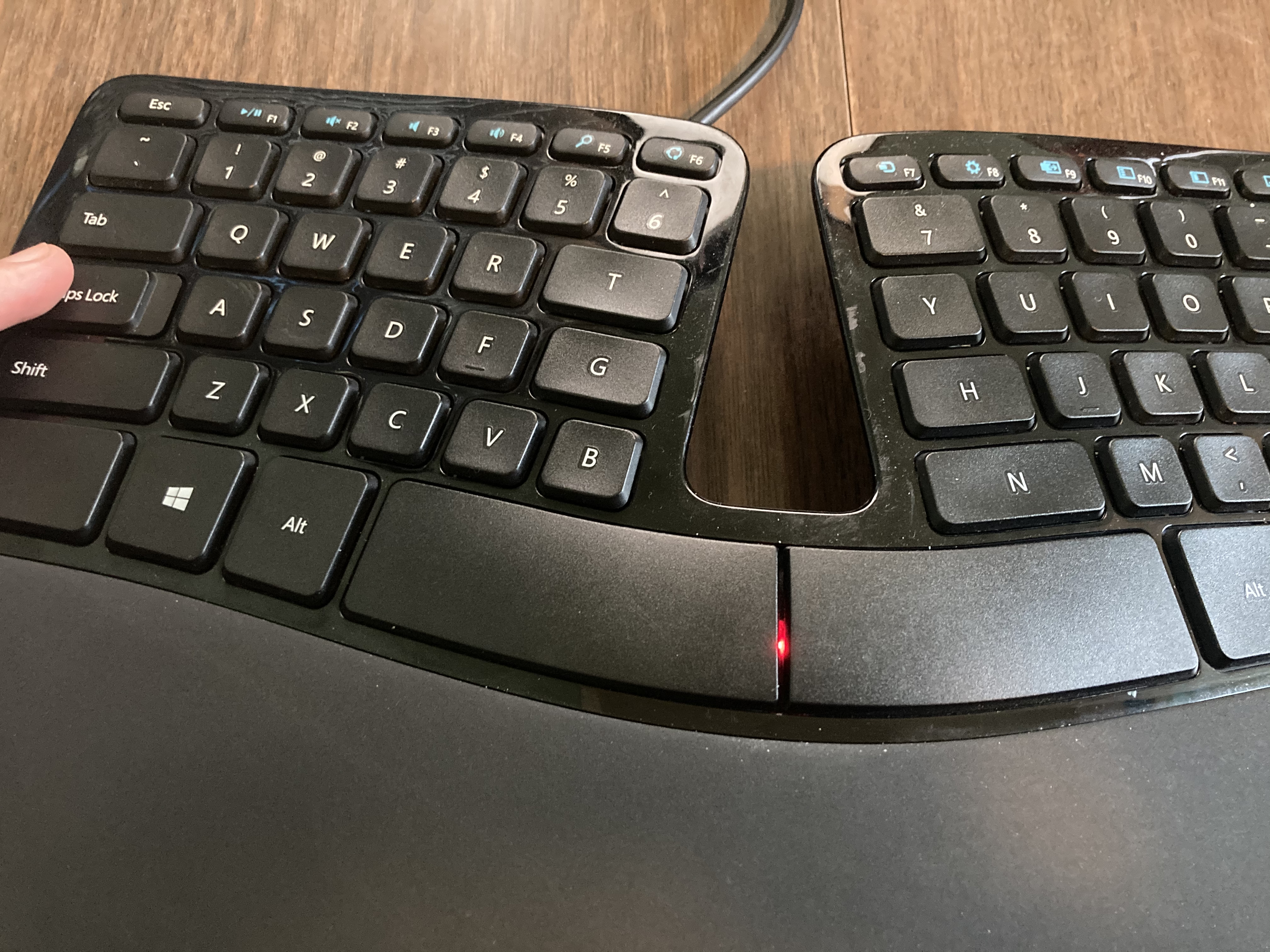 microsoft ergonomic keyboard wireless battery light